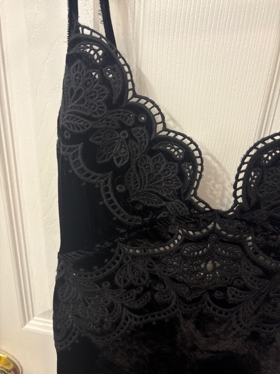 FARM RIO BLACK RICHELIEU VELVET SLIP DRESS - Picture 3 of 4